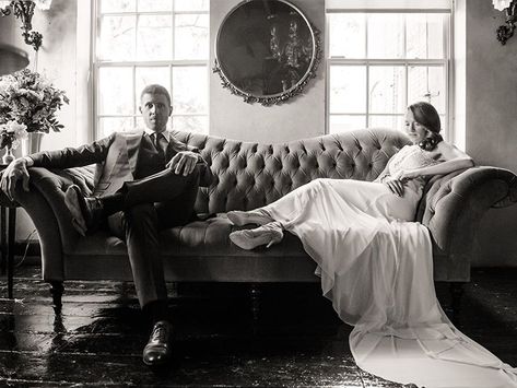 Couple Couch, Wedding Photoshoot Couple, Couch Photoshoot, Shooting Photo Couple, Flattering Poses, Wedding Photo List, Bride Groom Poses, Theatre Wedding, Photoshoot Couple