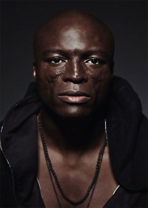 Seal Seal Musician, Seal Singer, Facial Scars, Bald Men, Celebrity Portraits, Famous Celebrities, Black Is Beautiful, Singer Songwriter, Mtv