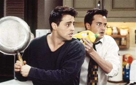 In case of an emergency: always use a pan and dish soap. Friends 1994, Chandler Friends, Joey Friends, The Bigbang Theory, Matt Leblanc, Friends Episodes, Ross Geller, Friends Cast, Friends Tv Series