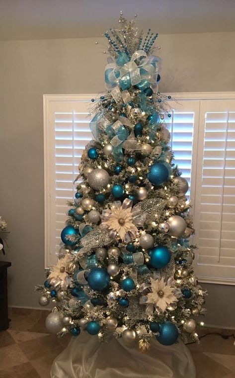 Blue And Silver Christmas Tree, Teal Christmas Tree, Turquoise Christmas Tree, Blue And Silver Christmas, Blue Christmas Tree Decorations, Christmas Tree Decorated, Teal Christmas, Turquoise Christmas, Blue Christmas Decor