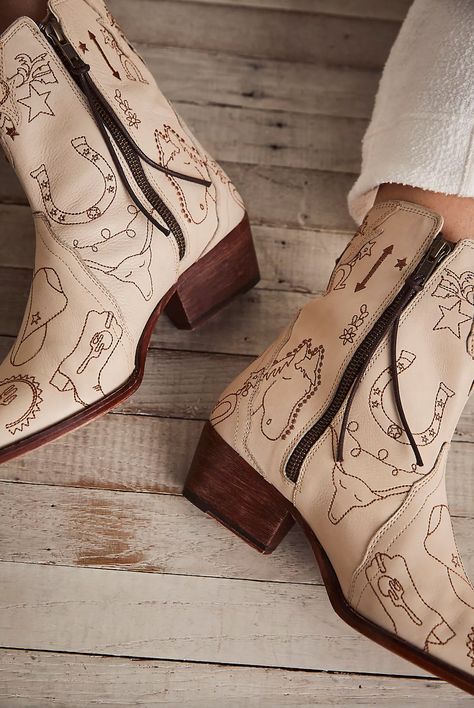 Crunchy Cowgirl, Aka Shoes, Postpartum Style, Western Boot Outfit, Cowboy Silhouette, Coastal Cowboy, Cowgirl Era, Western Boots Outfit, Tall Western Boot