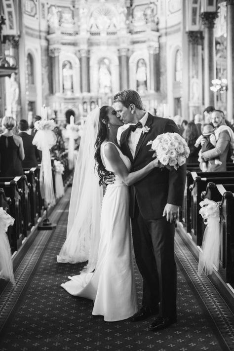 Wedding Photoshoot With Family, Church Wedding Pictures, Catholic Engagement Photos, First Kiss Wedding Pictures, Catholic Wedding Aesthetic, Catholic Wedding Photography, Wedding First Kiss, Pumpkin Inspo, First Kiss Wedding