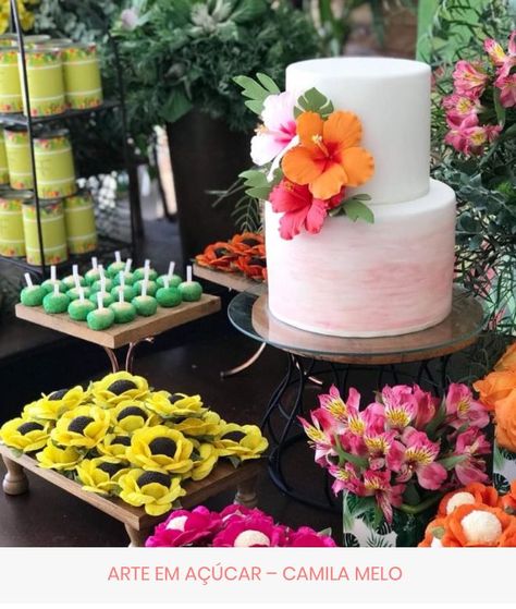 tropical cake Tropical Flamingo Birthday Party, Flamingo Birthday Party Ideas, Hawaiian Party Cake, Miami Birthday, Hawaii Birthday Party, Tropical Birthday Cake, Luau Party Food, Tropical Cake, Tropical Wedding Cake