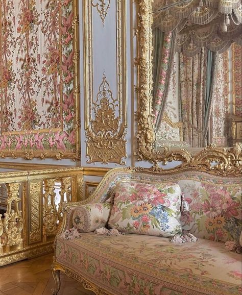 Prythian Courts, 2024 Living Room, Rococo Aesthetic, Room Design Inspiration, Rococo Interior, Royal Room, Acotar Series, Court Of Thorns And Roses, Liquid Blush