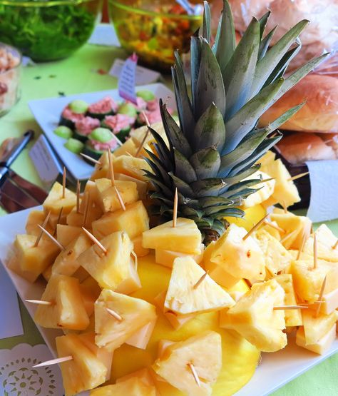 Cheese and Pineapple on sticks. Jazz up this old party favourite a bit by making it from fresh pineapple. Cut a melon in half to pin the cocktail sticks into, and finish by popping the pineapple leaves on top for an impressive display at your party. Pineapple On A Stick, Cheese And Pineapple Display, Cheese Pineapple Sticks, 40 Fest, Christening Food, Cheese And Pineapple, Pretty Picnic, 40th Party Ideas, 18th Party