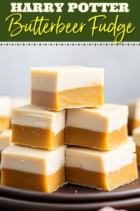 Transport yourself to the wizarding world with this enchanting Harry Potter butterbeer fudge, packed with butterscotch and white chocolate magic! Harry Potter Fudge, Harry Potter Christmas Desserts, Butterbeer Fudge Recipe, Hogwarts Food, Buckeye Fudge, Harry Potter Recipes, Butterbeer Fudge, Harry Potter Butterbeer, Butterscotch Fudge