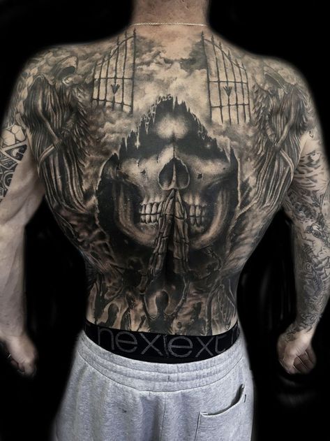 Tattoo Full Back Men, Black And Grey Back Piece Tattoo, Skull Tattoo Back Men, Skull Back Tattoo Men, Skull Back Piece Tattoo, Down The Spine Tattoos, Whole Back Tattoos Men, Back Tattoos For Guys Full, Tattoos Back Piece