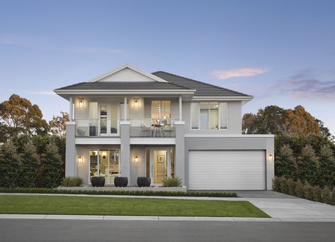 Embrace Hampton's-inspired luxury with the Designer by Metricon Vantage on display in Lyndhurst VIC. Facade Design House Modern, Facade Design House, Hamptons Home Exterior, Design House Modern, House Frontage, Hamptons Facade, Weatherboard Exterior, Hamptons House Exterior, House Elevations