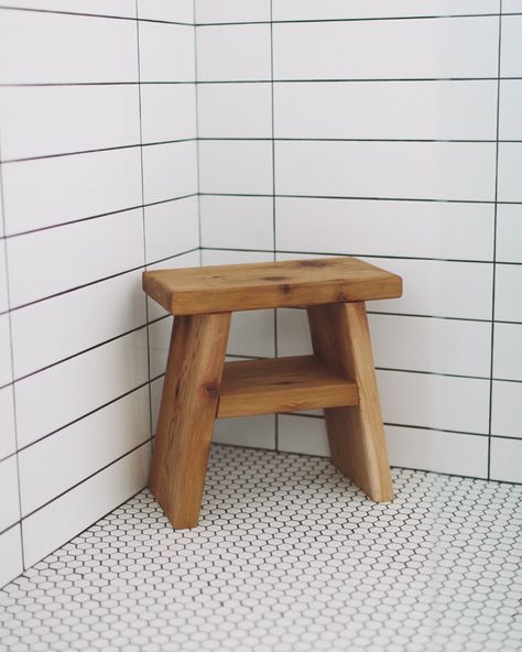 Simple Stool Diy, Cedar Shower Bench, Wood Stool In Bathroom, Shower Stool Diy, Wood Bathroom Stool, Shower Bench Ideas Wooden, Stool In Shower Ideas, Bathroom Shower Stool, Wooden Shower Stool