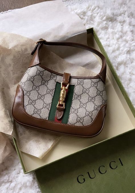 Gucci Soho Disco Bag, Soho Disco Bag, Types Of Purses, Ootd Women, Wristwatch Fashion, Best Designer Bags, Gucci Handbag, Bag Obsession, Bags Aesthetic