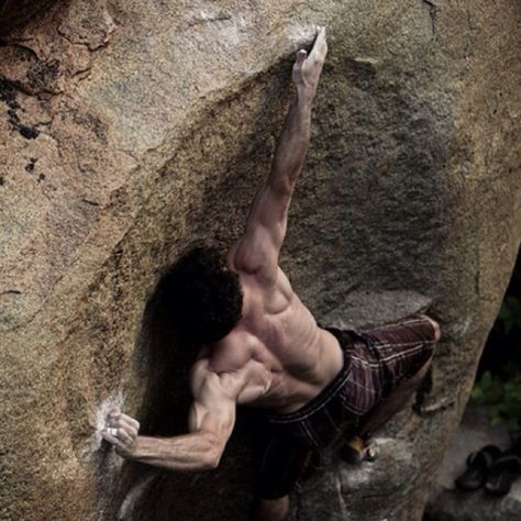 Love climbing! Panjat Tebing, Hampi India, Foto Sport, India Photo, Sport Climbing, Hampi, Anatomy Poses, Rock Climbers, Body Reference Poses