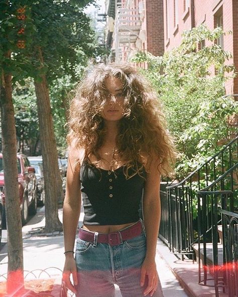 Estilo Hippy, Estilo Hippie, Mode Inspo, Long Curly Hair, Long Curly, Mode Inspiration, Looks Vintage, Pretty Hairstyles, Curly Hair