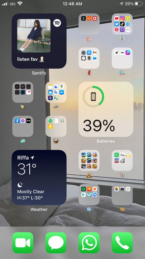 Ios 16 Home Screen Ideas Simple, Phone Homescreen Layout, Homescreen Organization, Organize Phone Apps, Phone Homescreen, Ios App Iphone, Widget Design, Phone Inspo, Iphone Organization