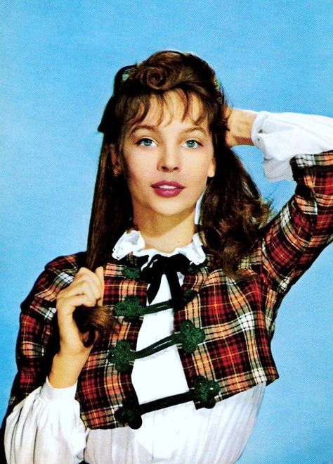 Leslie Caron Gigi Movie, Gigi 1958, Vera Ellen, Leslie Caron, Classic Hollywood Movie Stars, Ginger Rogers, Classic Actresses, Iconic Dresses, French Actress