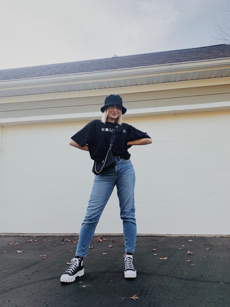 Thick Converse Outfit, Black Converse Lugged Outfit, Lugged Platform Converse Outfit, Chunky Converse Outfit Summer, Lug Sole Converse Outfit, Converse Hike Platform Outfit, Lug Converse Outfit, Bucket Hat Outfit Spring, Black Lugged Converse Outfit