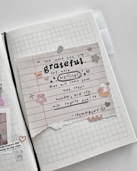 Instagram Bullet Journal Ideas Templates, Journal Inspiration Writing, Bullet Journal Mood Tracker Ideas, Bulletin Journal Ideas, Diy Journal Books, Bullet Journal Mood, Bullet Journal Aesthetic, Bullet Journal Diy, Cute Journals