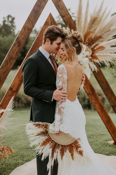 Lovers Society, Romantic Bridal Hair, Southern Wedding Inspiration, Modern Groom, Boho Chique, Romantic Wedding Inspiration, Lovely Bride, Custom Suits, Boho Wedding Inspiration