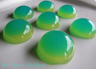 Blue Hawaii Jelly Shots Blue Hawaiian Jello Shots, Shots Vodka, Jello Shots Vodka, Vodka Blue, Juice Coconut, Jelly Shots, Dessert Shots, Jello Shot, Jell O