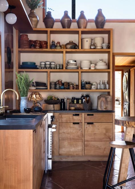 This Home in California’s High Desert Is How DIY Should Be Done | Architectural Digest Desert Homes Interior, Wood Kitchen Ideas, Modern Desert Home, Pollo Tropical, Open Kitchen Cabinets, Clean Wood, Farmhouse Decor Kitchen, Wood Daybed, Desert Homes