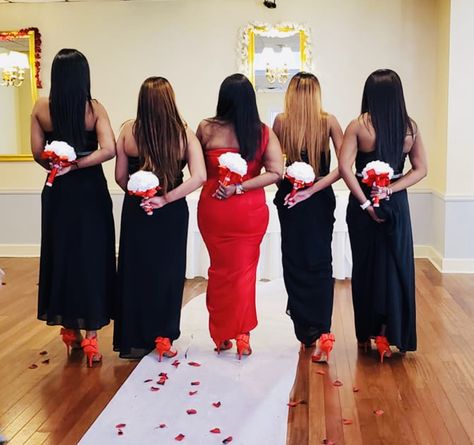 Red Bride Dress, Black Wedding Photos, Brides Maid Dresses, Red Bride, Maid Of Honor Dresses, Black Brides, Made Of Honor, Wedding Red, Maid Of Honour Dresses