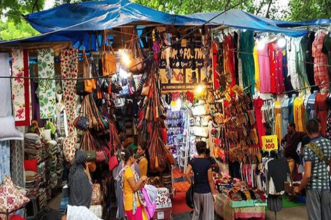 Delhi is a famous place for all types of things whether it is food, shopping, monuments, hang-out spots, or even temples. But Sarojini Nagar market is one of the most visited destinations in the city. People from all over the world or even when they have come to Delhi to explore the city do not leave the city without going to Sarojini Nagar. Delhi Sarojini Market, Sarojini Nagar Market, Sarojini Nagar, Streets Photography, City Streets Photography, Mumbai City, City People, Food Shopping, Famous Places