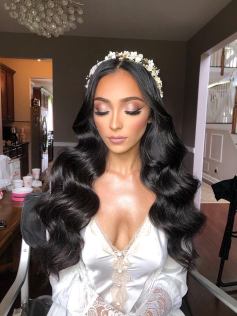 Bridal Headband With Hair Down Half Up, Bridal Waves Middle Part, Hollywood Curls With Headband, Hollywood Waves Headband, Hollywood Waves With Headband, Glam Curls Wedding, Headband Wedding Hairstyles, Hollywood Glam Wedding Hair, Hollywood Curls Wedding