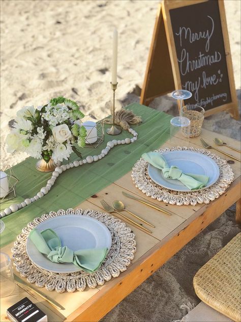 Green Picnic Aesthetic, Sage Green Picnic, Wholesome Activities, Picnic Events, Table Plate Setting, Picnic Lights, Picnic Business, Beach Picnic Party, Picnic Themed Parties