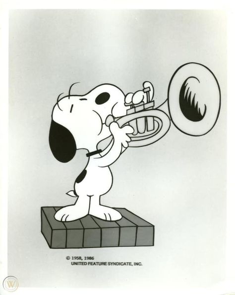 Snoopy cool Snoopy Playing Instruments, Singing Sketch, Trumpet Drawing, L Drawing, Snoopy Dance, Mr L, Music Funny, Snoopy Pictures, Bullet Journal School