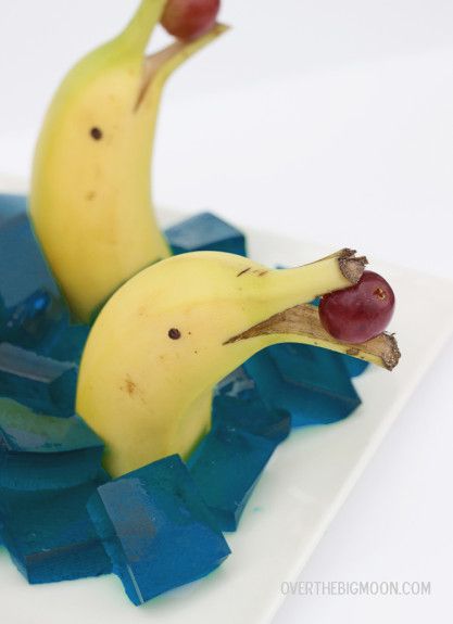 Sea Creature Snacks, Ocean Themed Desserts, Banana Dolphins, Ocean Theme Snacks, Sea Snacks, Ocean Themed Food, Ocean Snacks, Dolphin Party, Ocean Food