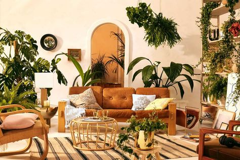 Un salon bohème chic aux couleurs du Sud - Joli Place Plants In The Living Room, Modern Bohemian Living Room, Deco Boheme Chic, Plant Decor Indoor, Deco Boheme, Bohemian Living, Bohemian Living Room, Retro Home Decor, Retro Home