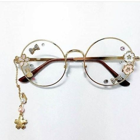 Kawaii Glasses, Circle Glasses, Beginner Henna Designs, Fast Fashion Brands, Cute Instagram Pictures, Cool Glasses, Cute Glasses, Fashion Eye Glasses, Kawaii Accessories