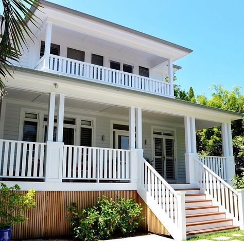 Stritt Design and Construction on Instagram: “White weatherboards, French doors and a wraparound verandah combine for relaxed living by the coast. House design by Alex Stritt. Project…” Living House Design, Hampton Style Exterior, Exterior Beach House, Balcony Railings, Hamptons Style Homes, Building A Porch, Beach House Exterior, Cottage Exterior, Beach Shack