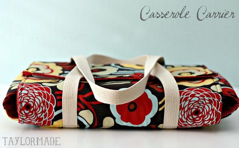 Casserole Carrier - TaylorMade Casserole Carriers, Homemade Wedding Gifts, Casserole Carrier, Sewing Easy, Homemade Wedding, Creation Couture, Sewing Projects For Beginners, Sewing Gifts, Fabric Projects