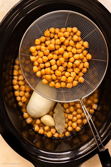 Slow Cooker Chickpea Recipe - No Spoon Necessary Cook Dry Chickpeas, Dried Chickpea Recipes, Chickpea Recipe, Hummus Dip, Recipe Tutorial, Dry Chickpeas, Kitchen Strainer, Burrito Bowls, Homemade Hummus