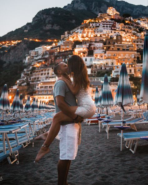 Oke of my favorite pictures we took in Positano #italy #travel #positano #travelinspo Best Winter Vacations, Couple Travel Photos, Honeymoon Photos, Couple Travel, Couples Vacation, Winter Vacation, Photo Couple, Honeymoon Destinations, Foto Pose