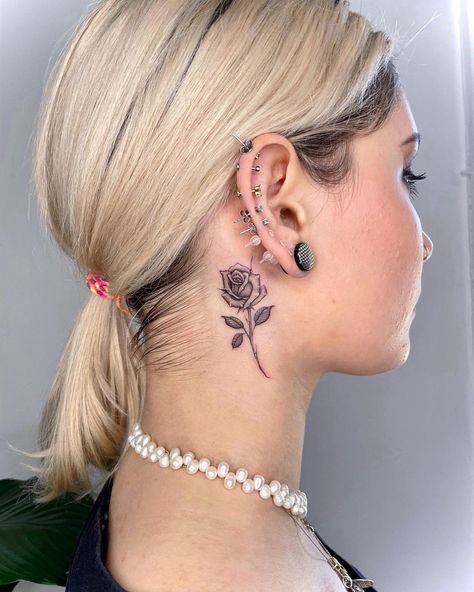 Rose Tattoo Behind Ear, Flower Neck Tattoo, Small Neck Tattoos, Behind Ear Tattoos, Face Tattoos For Women, Memories Ideas, 10 Tattoo, Side Neck Tattoo, Rose Tattoo Sleeve