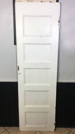 Antique Door On Wall, Hanging A Door, Repurpose Doors Ideas, Painting Old Doors Ideas, Old Door Mirror Ideas, 5 Panel Door Repurposed, Old Doors Decor, Old Door Upcycle, Antique Door Decor Ideas