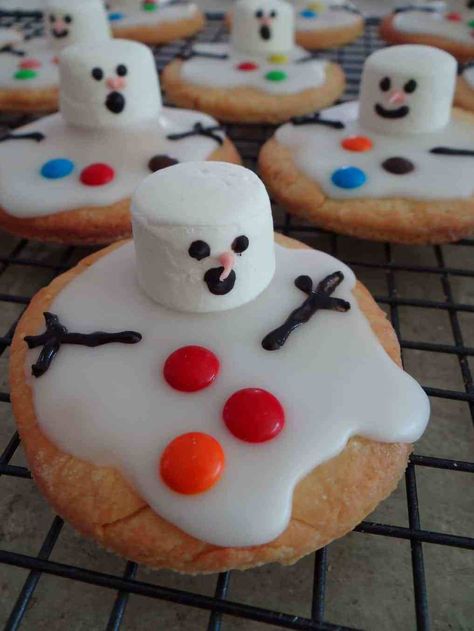 11 fun ideas for Christmas cooking with kids | Cooker and a Looker - Australian Home Cooking Jul Kaka, Christmas Food Ideas, Crockpot Candy, Jul Mad, Melted Snowman, Christmas Cookies Easy, Xmas Food, حلويات صحية, Ideas For Christmas