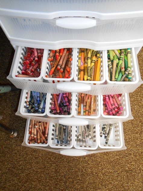 Rangement Art, Crayon Organization, Primary Teacher, Classroom Storage, Kids Room Organization, Primary Teachers, Teacher Organization, Organization Kids, Toy Rooms