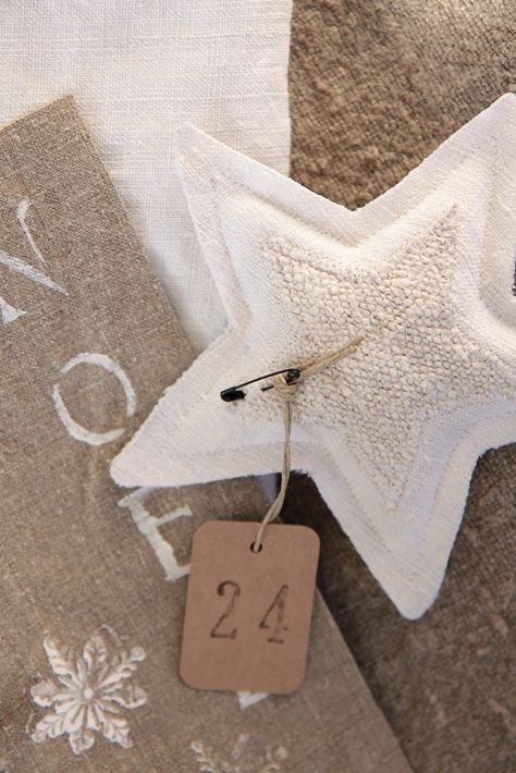 Modern Country Linen Christmas Decorations, Linen Ornaments, Handmade Stars, Burlap Ornaments, Star Ornaments, Burlap Christmas, Natural Christmas, Pin Cushion, Vintage Linen