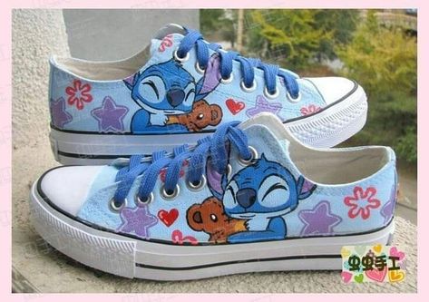 Disney Painted Shoes, Stitch Things, Stitch Shoes, Lilo Und Stitch, Stitch Stuff, Painted Canvas Shoes, Painted Sneakers, Lilo Et Stitch, Disney Shoes