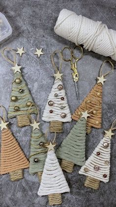 Diy Christmas Tree Ornaments, Gray Cabinets, Handmade Christmas Crafts, Quilted Christmas Ornaments, Navidad Diy, Christmas Ornament Pattern, Rustic Christmas Tree, Christmas Gift Basket, Fabric Ornaments