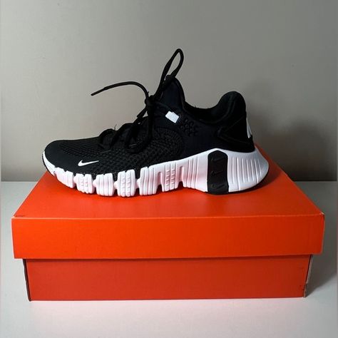 Nike Free Metcon 4 Nike Free Metcon 4, Nike Free Metcon, Nike Metcon, Nike Free, Black Nikes, Sneakers Fashion, Nike Shoes, Nike Women, Athletic Shoes