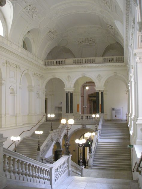 Vienna University, Vienna Waits For You, University Of Vienna, Cottage Aesthetic, Stairs Architecture, Study Pictures, Student House, Amazing Race, Classical Architecture