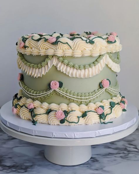 Kaly | Buttercream Flowers | Vintage Lambeth Cakes (@kalyscakesandbakes) • Instagram photos and videos Bakery Website Design, Charlotte Lucas, Bolo Vintage, Green Instagram, Vintage Birthday Cakes, Cake Piping, Green Cake, Mini Cakes Birthday, A Burden