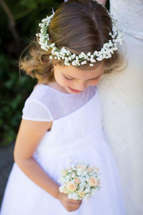 baby breath crown of flower girls,budget country wedding ideas Baby Breath Flower Crown, Girls Halo, Flower Girl Halo, Flower Girl Bouquet, Girls Crown, Flower Girl Crown, Head Wreath, Floral Halo, Flower Girl Hairstyles