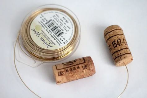 Beginner Jewelry Making, Jewelry Tree Diy, Diy Cork, Cork Necklace, Making Jewelry For Beginners, Recycled Wine Corks, Collars Diy, Cork Diy, Crafts Videos