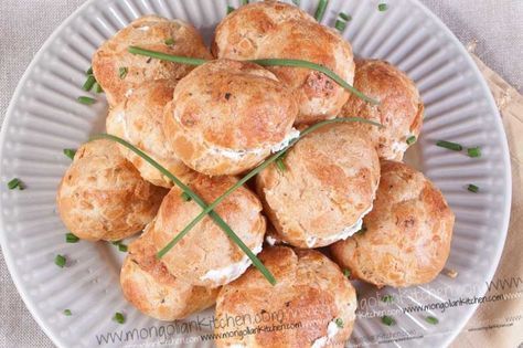 Savoury  Choux Pastry filled with cream cheese & chive Pastry Ideas, Profiterole, Bruschetta Ingredients, Applesauce Cake, Top Chicken Recipes, Make Cream Cheese, Choux Pastry, Homemade Tacos, Homemade Taco Seasoning