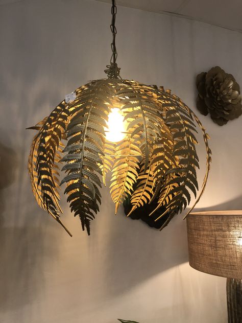 Nature Themed Lamp, Leaf Ceiling Light, Leaf Lamp, Scarecrows For Garden, Easy Diy Home Decor, Unique Pendant Lights, Home Decor Ideas Diy, Colonial Furniture, Prom Decor