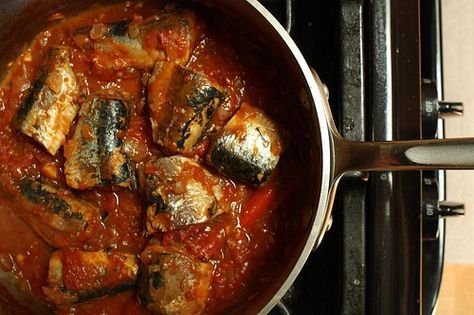 Peri-Peri Sardine Stew Recipe | Chic African Culture #Africanfood #Fishrecipes Tomato Sardines Recipe, Sardine Recipes Canned, Sardine Recipes, Spicy Tomato Sauce, Student Recipes, Peri Peri, Tomato Sauce Recipe, Sauce Tomate, Healthy Vegetables